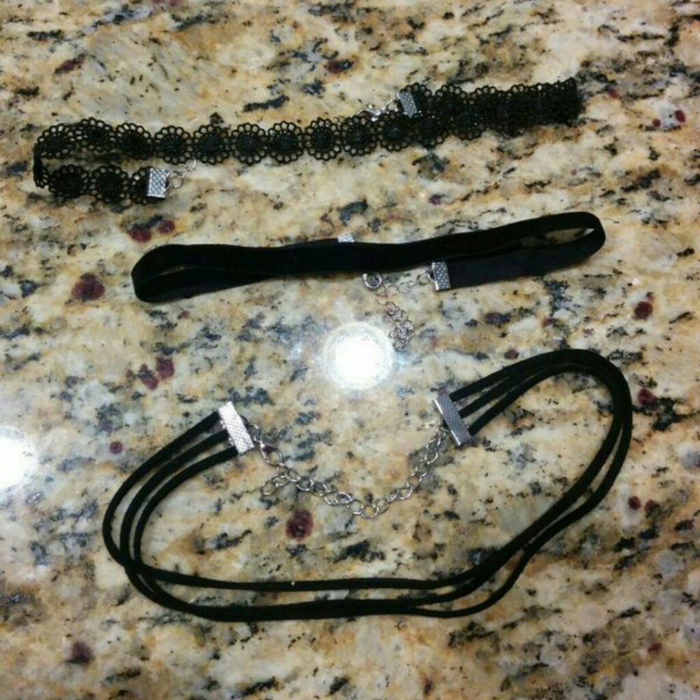 All black choker set.